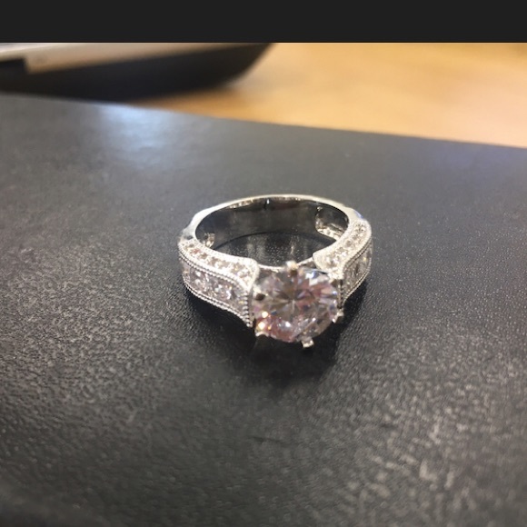 Sterling Silver Ring CZ - Picture 4 of 4